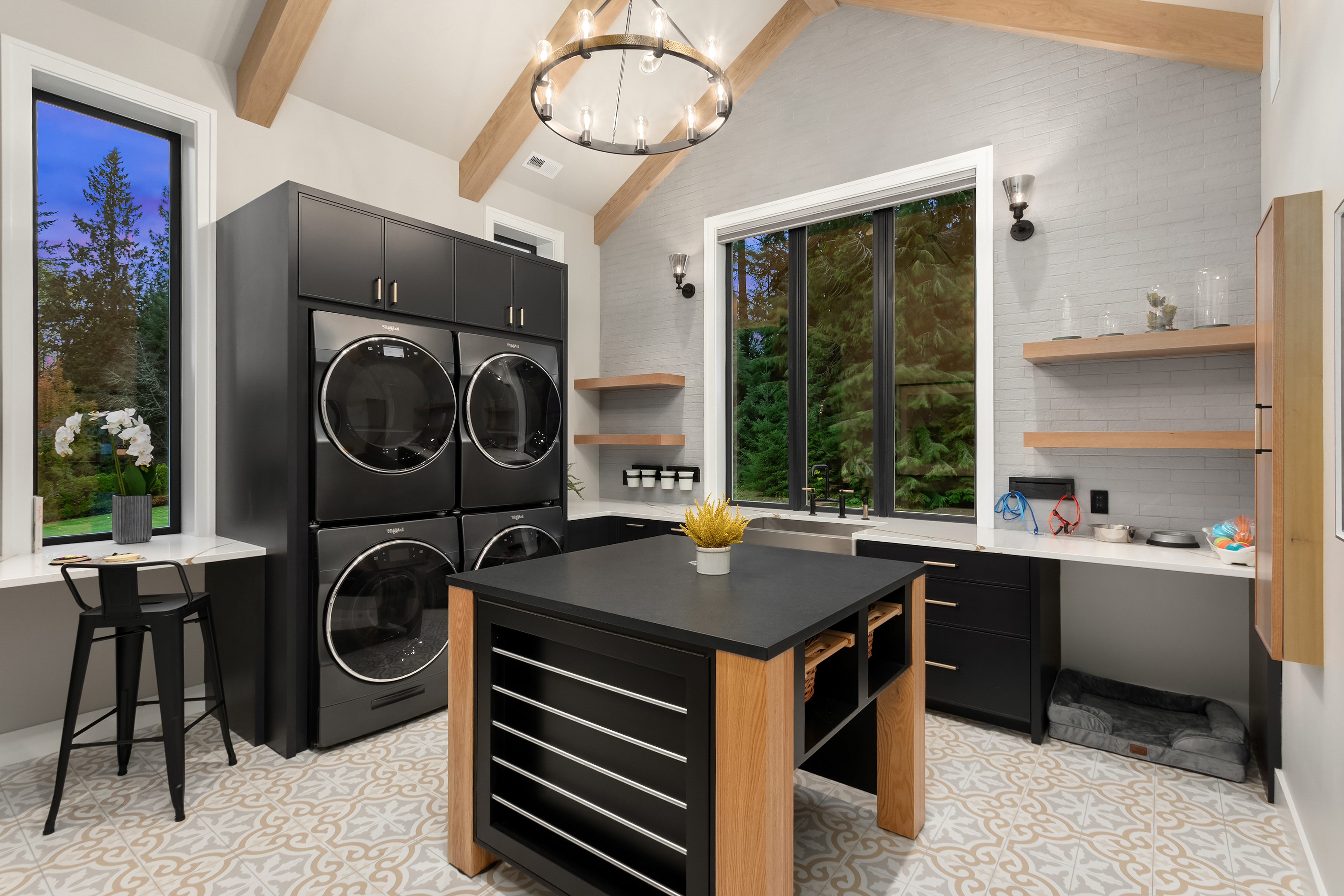 Milgard® Ultra™ Series | C650 fiberglass windows featured in Idea House 2021 laundry room